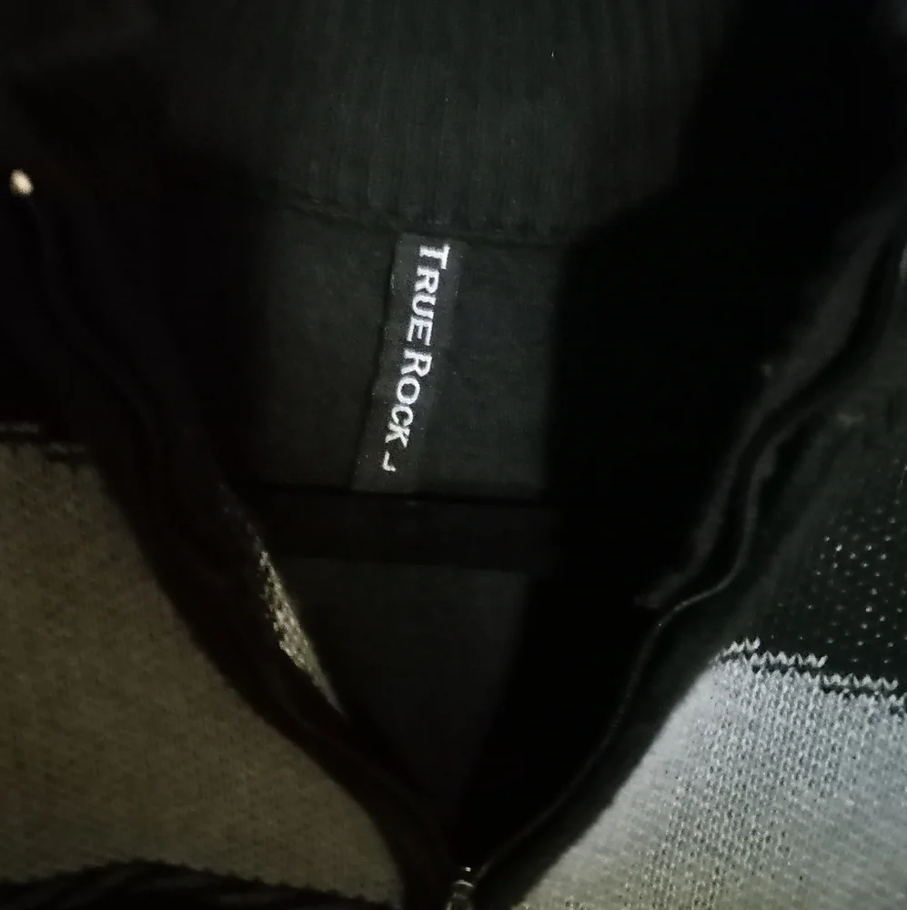 True Rock 1/4 Zip Sweater Nwot - Picture 3 of 4